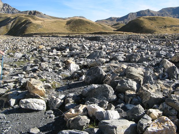 cliquez ici pour voir l'image (IMG_0752_09h51_cairn visible aussi ici.JPG)
