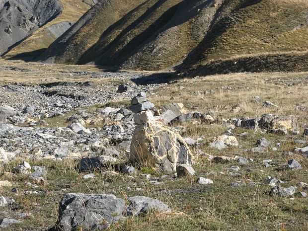 cliquez ici pour voir l'image (IMG_0755_autre cairn assez imposant.JPG)